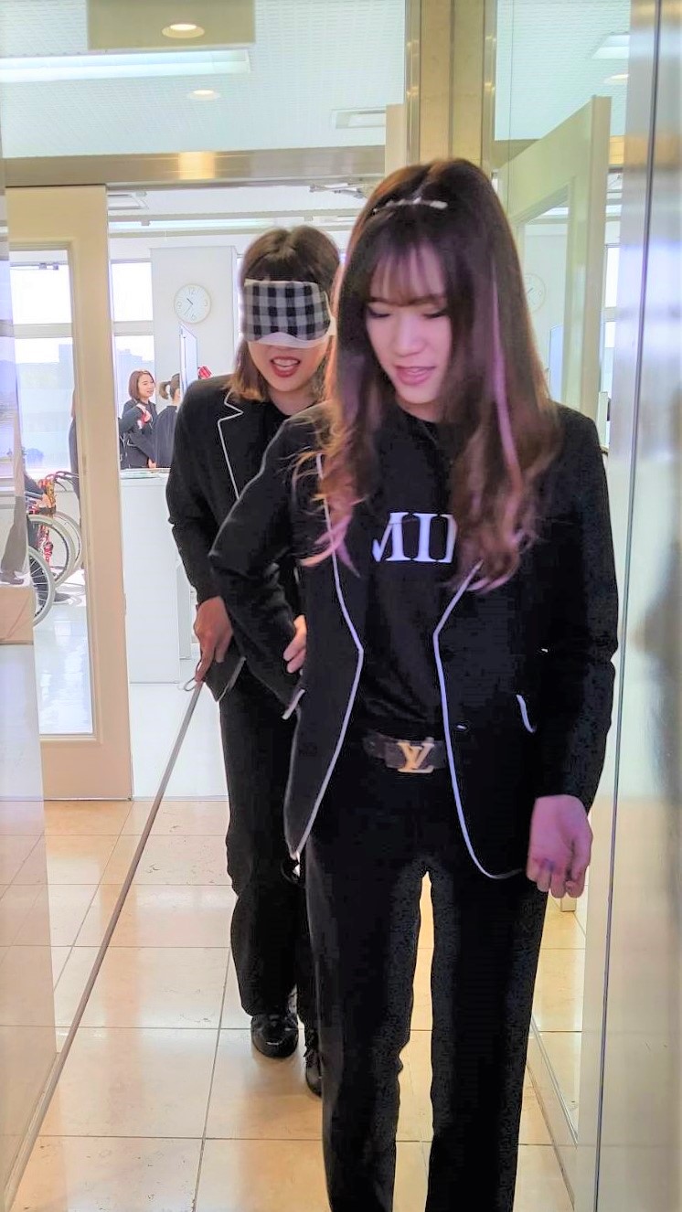 11月16日　2年生　介護の授業！！